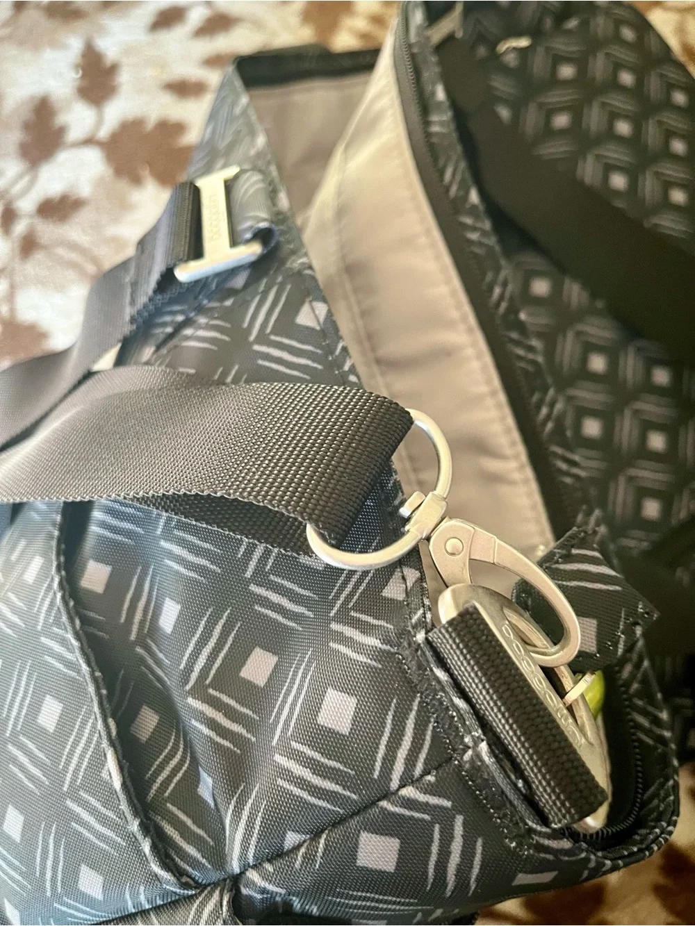 Baggallini large sleek